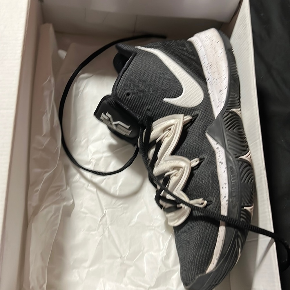 Kyrie 5 tb